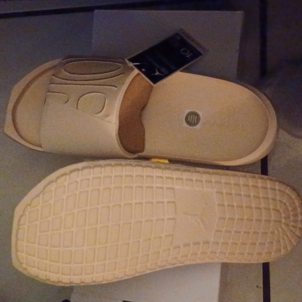 Jordan Slides - Picture 3 of 4